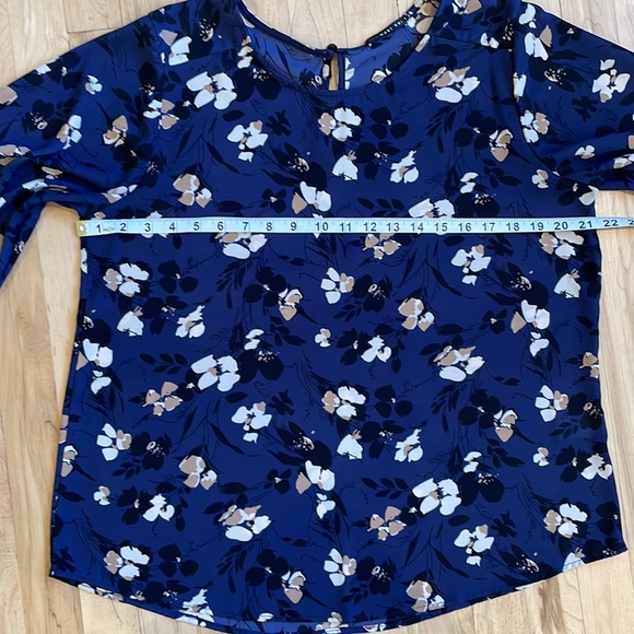 Gorgeous, full sleeve women’s blouse - Picture 2 of 3